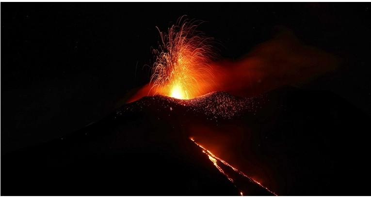 Eruptirala Etna